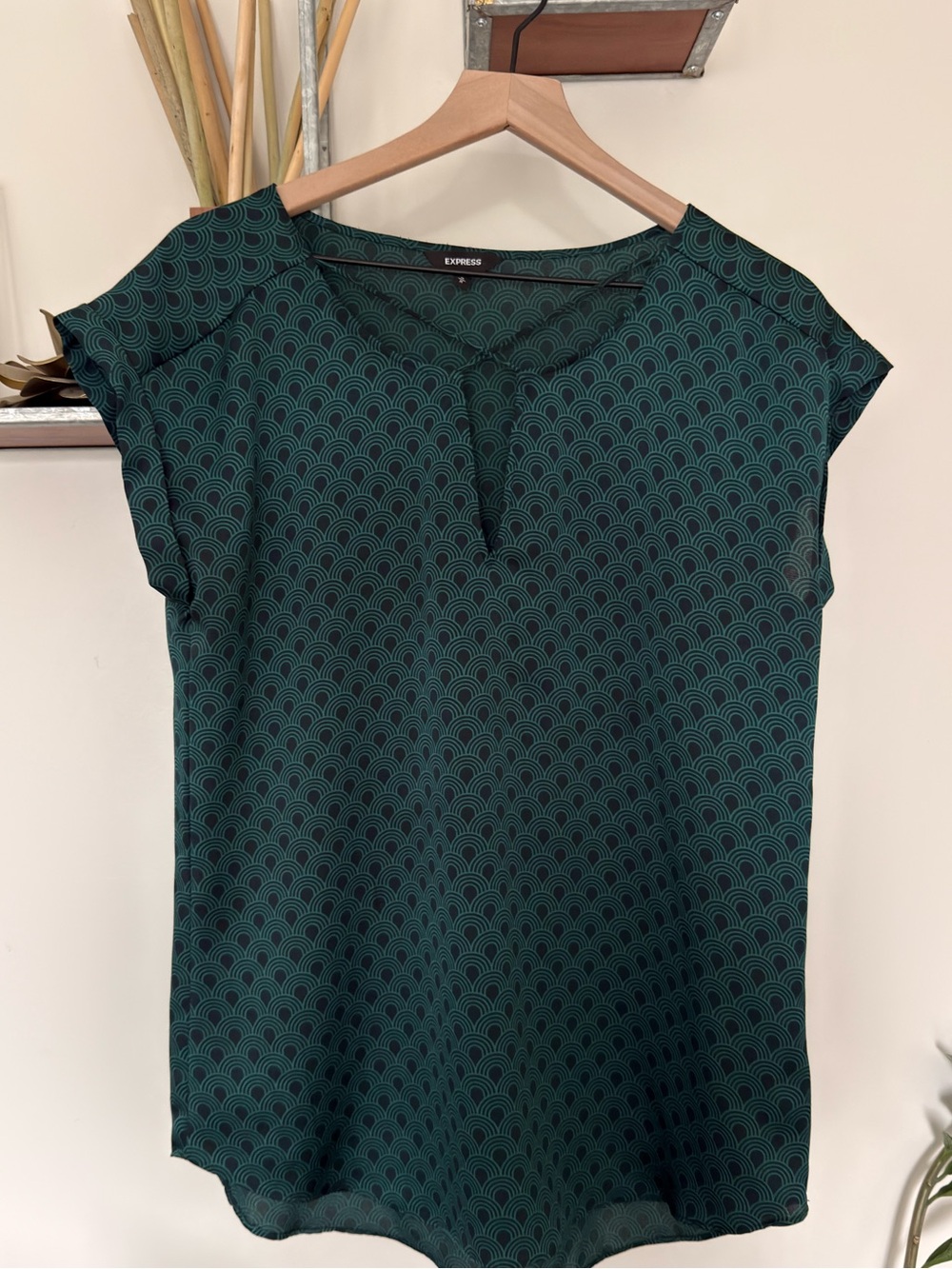 Express Women's Teal Patterned Short Sleeve Top